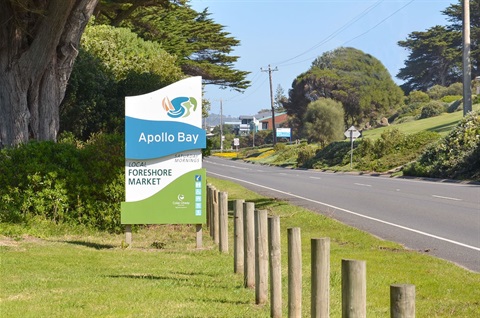 20200910 Apollo Bay Entrance Sign.jpg